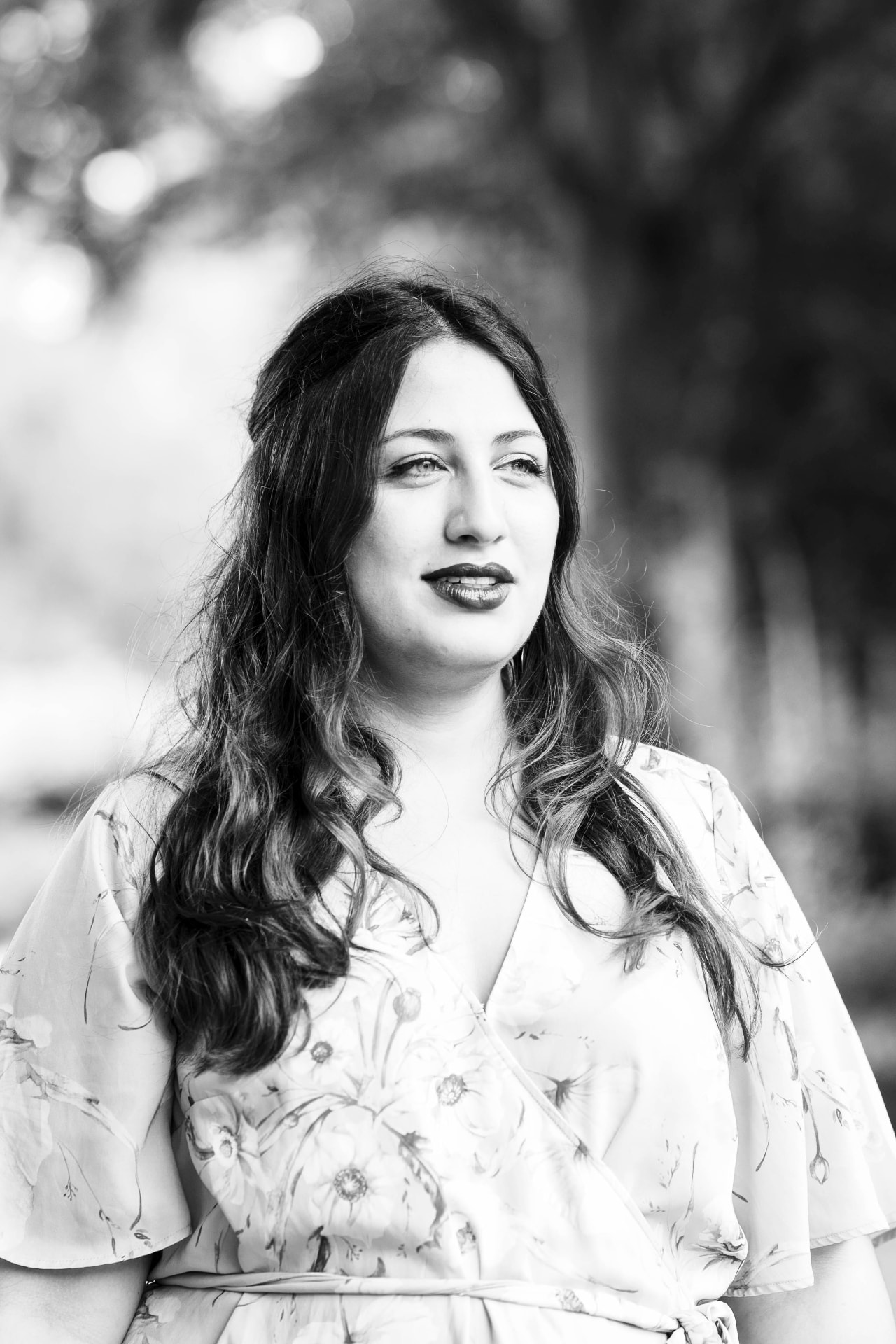Portrait eines Hochzeitsgastes in Schwarzweiß — Hochzeitsfotografie Ostbelgien